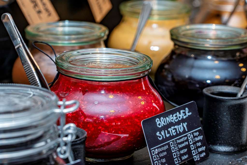 Images Park Inn by Radisson Oslo Airport Hotel West