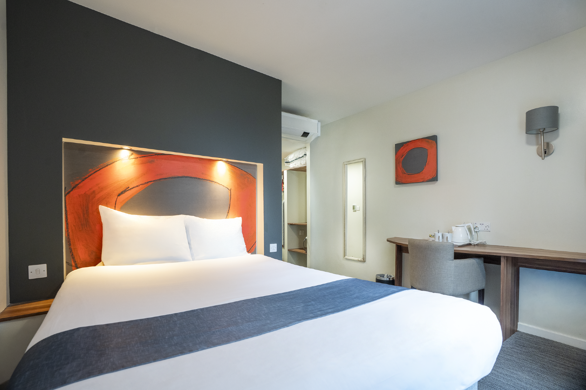Refurbished Ramada London Stansted hotel M11