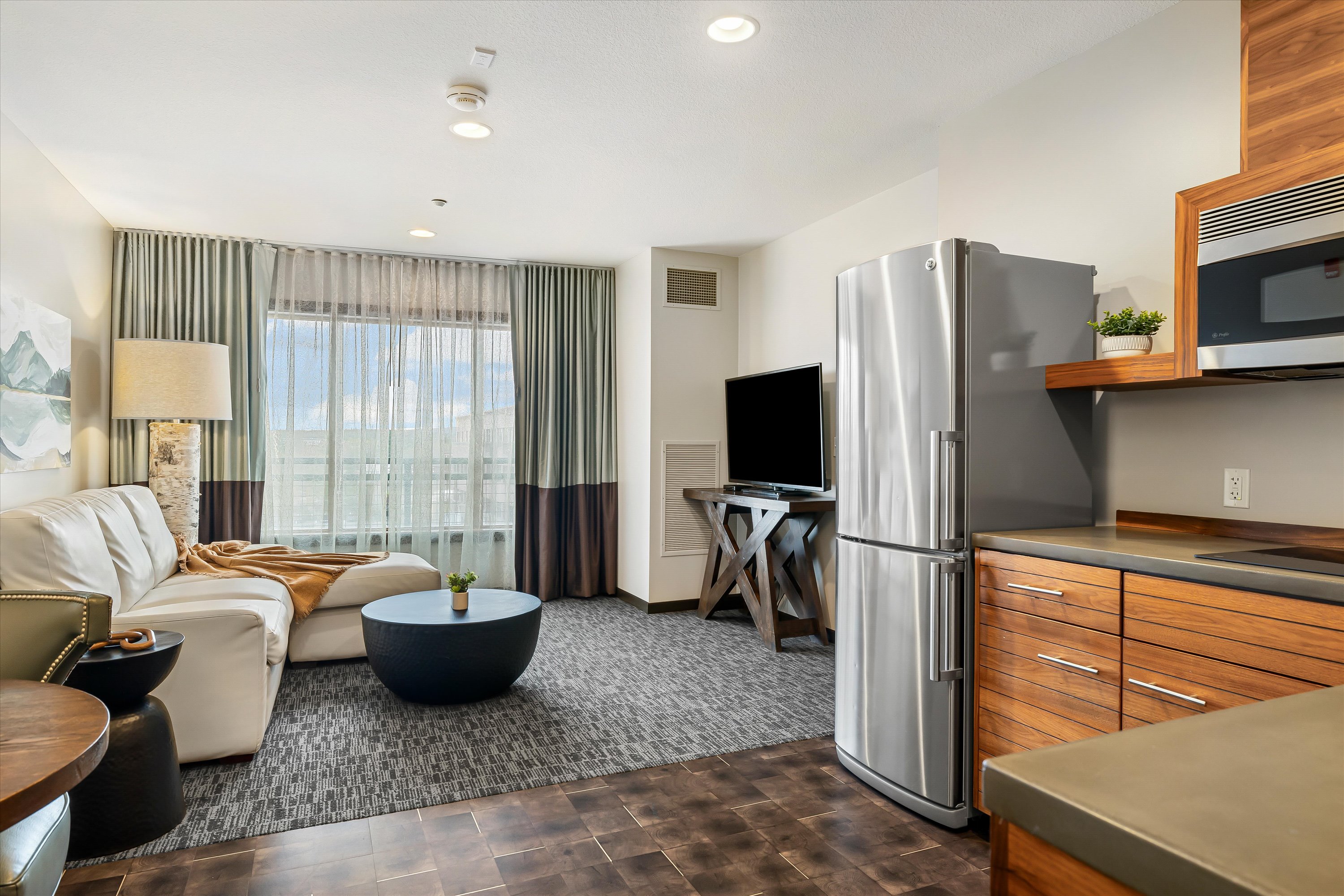 Stay longer in Bend, Oregon. The Oxford Hotel Bend has all the amenities that you would need for a comfortable extended stay in Bend, Oregon. Plush bedding, wi-fi, and more.