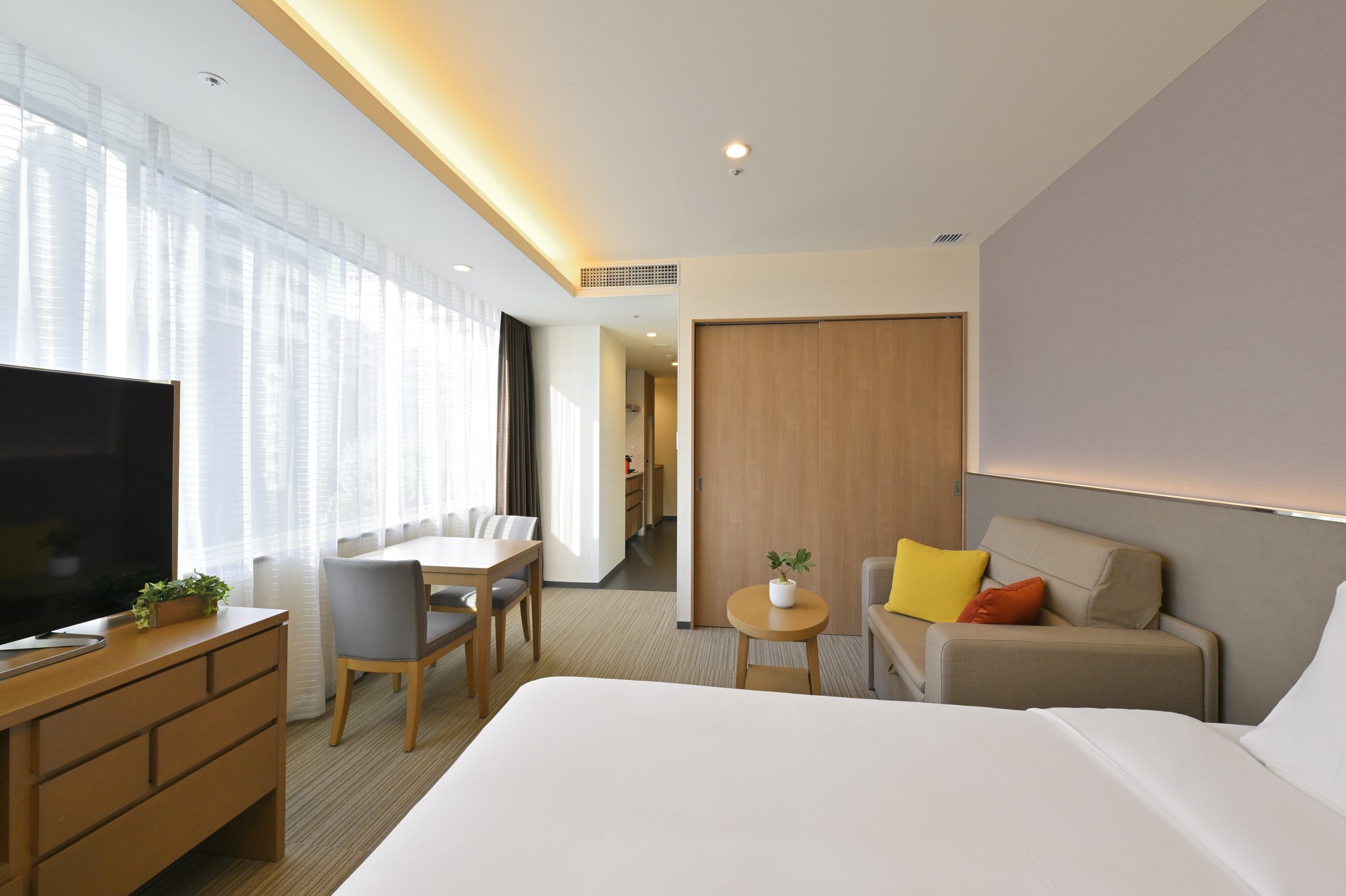 Images Holiday Inn & Suites Shin Osaka by IHG