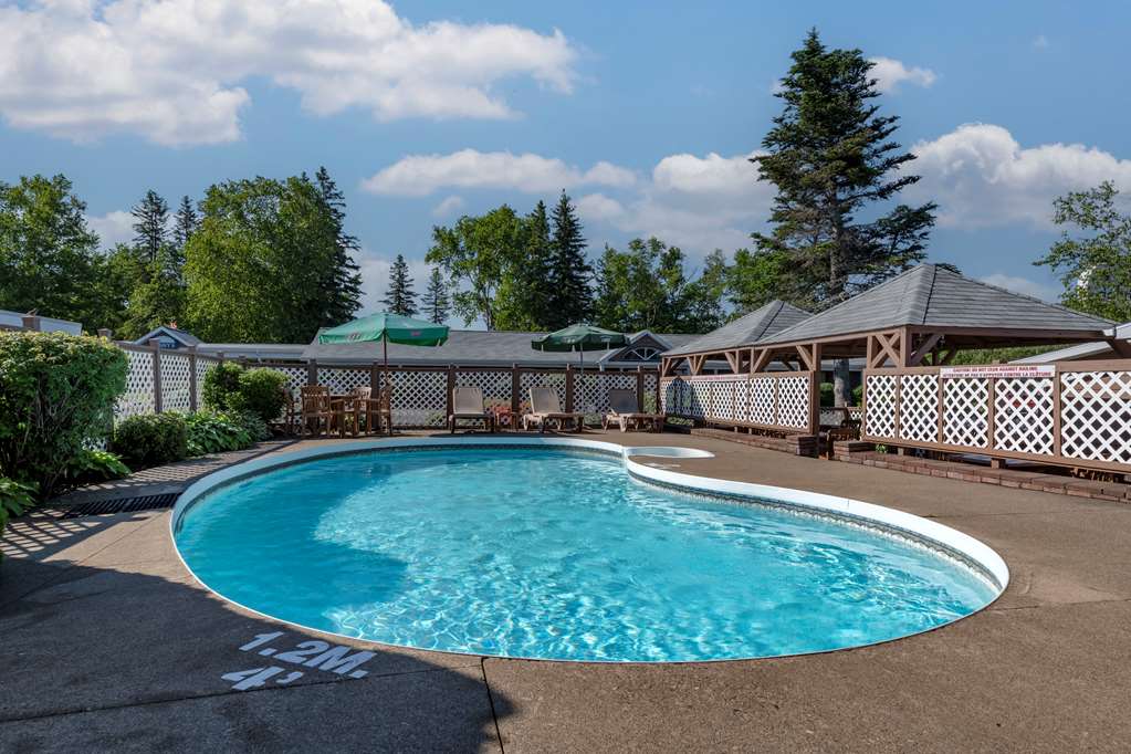 Outdoor Pool Dannys Suites, SureStay Collection By Best Western Beresford (506)546-6621