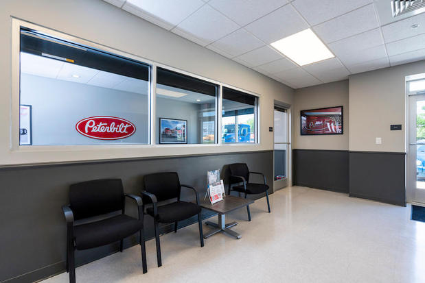 Images TLG Peterbilt - Greensboro