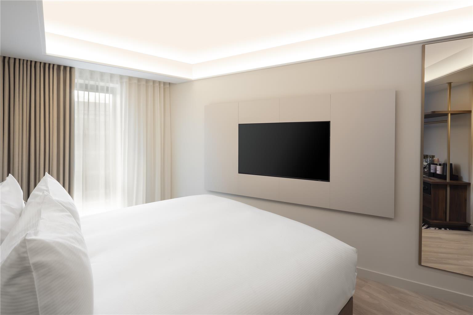 Deluxe Room King Bed