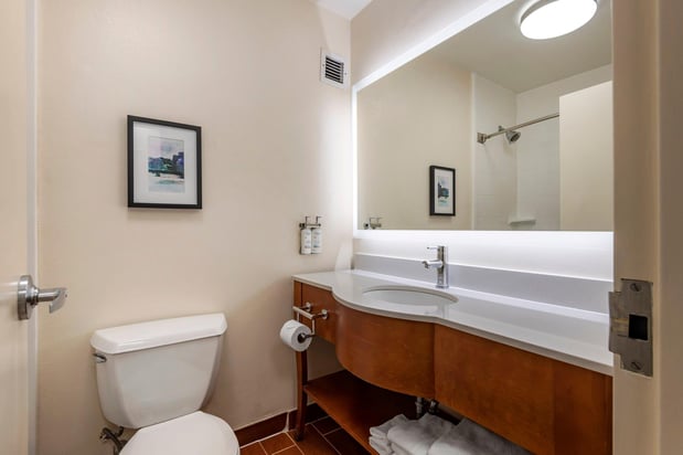 Images Holiday Inn Bangor by IHG