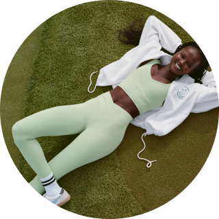 Woman wearing OFFLINE by Aerie leggings.