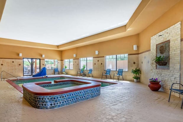 Images Best Western Plus Lytle Inn & Suites