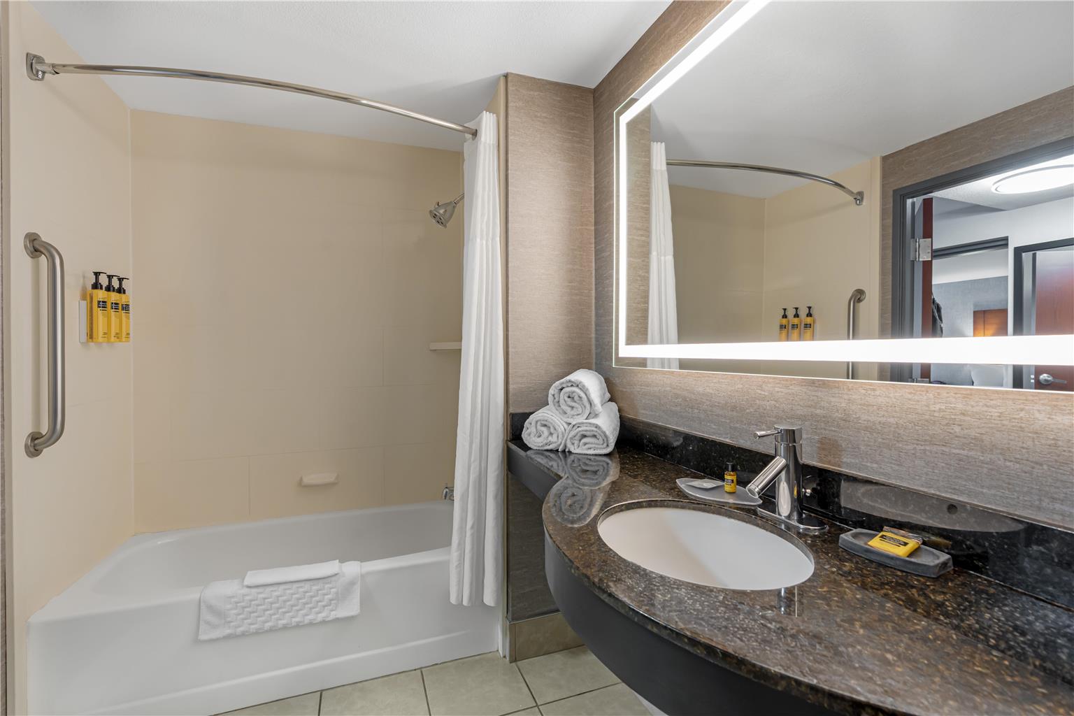 ADA - Suite - 2 Queen Beds