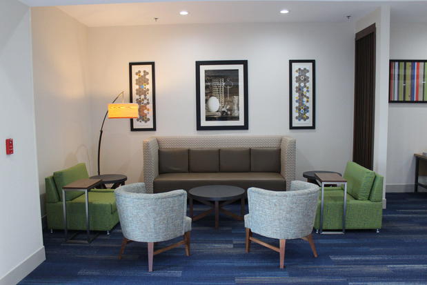 Images Holiday Inn Express & Suites Mansfield, an IHG Hotel