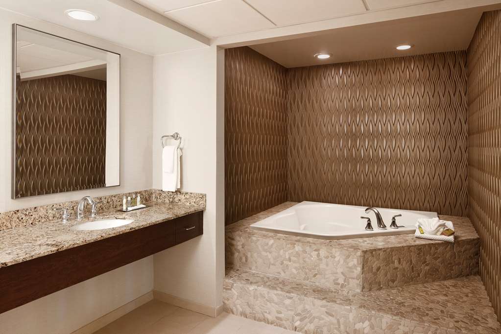 Guest room bath
