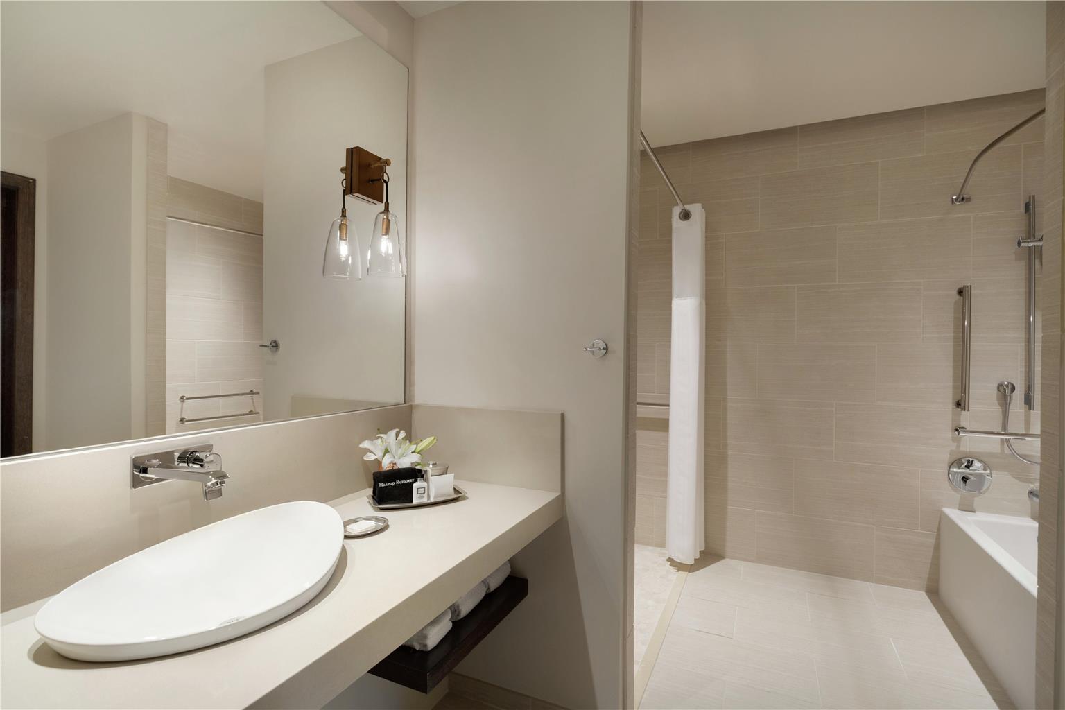 Guest room bath 