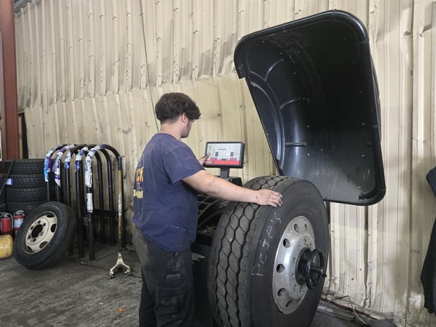 Images CB Truck Tire Service Inc