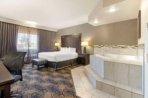 Images Best Western Plus Midwest Inn