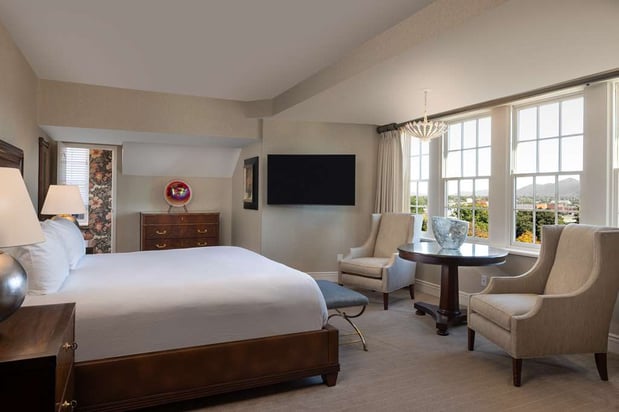 Images The Hotel Roanoke & Conference Center, Curio Collection by Hilton
