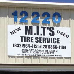 M.I.T's Tire Service Logo