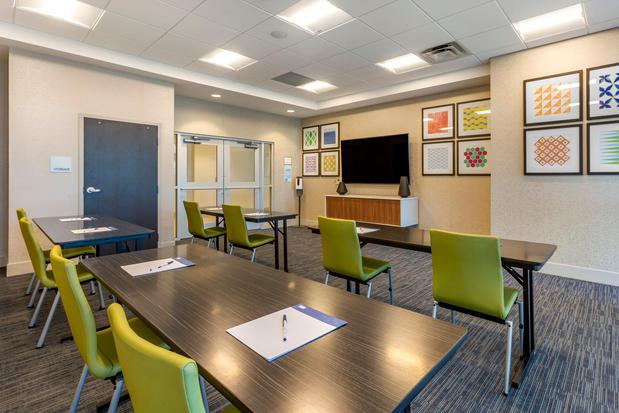 Images Holiday Inn Express & Suites Phoenix Dwtn - State Capitol by IHG