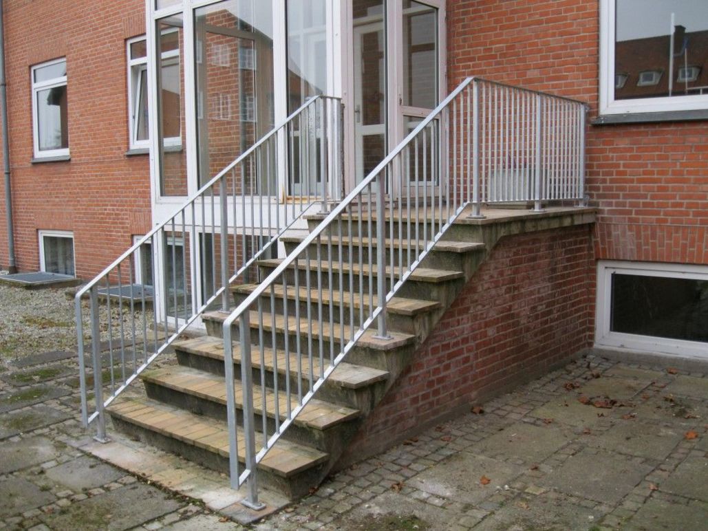 Images Brdr. Sommer A/S -  Smede- og Maskinværksted