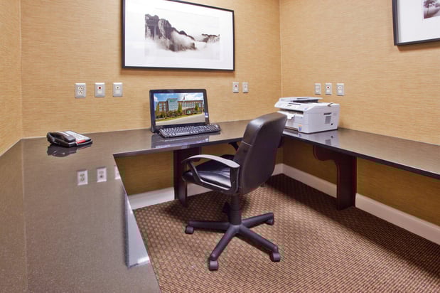 Images Holiday Inn Macon North by IHG