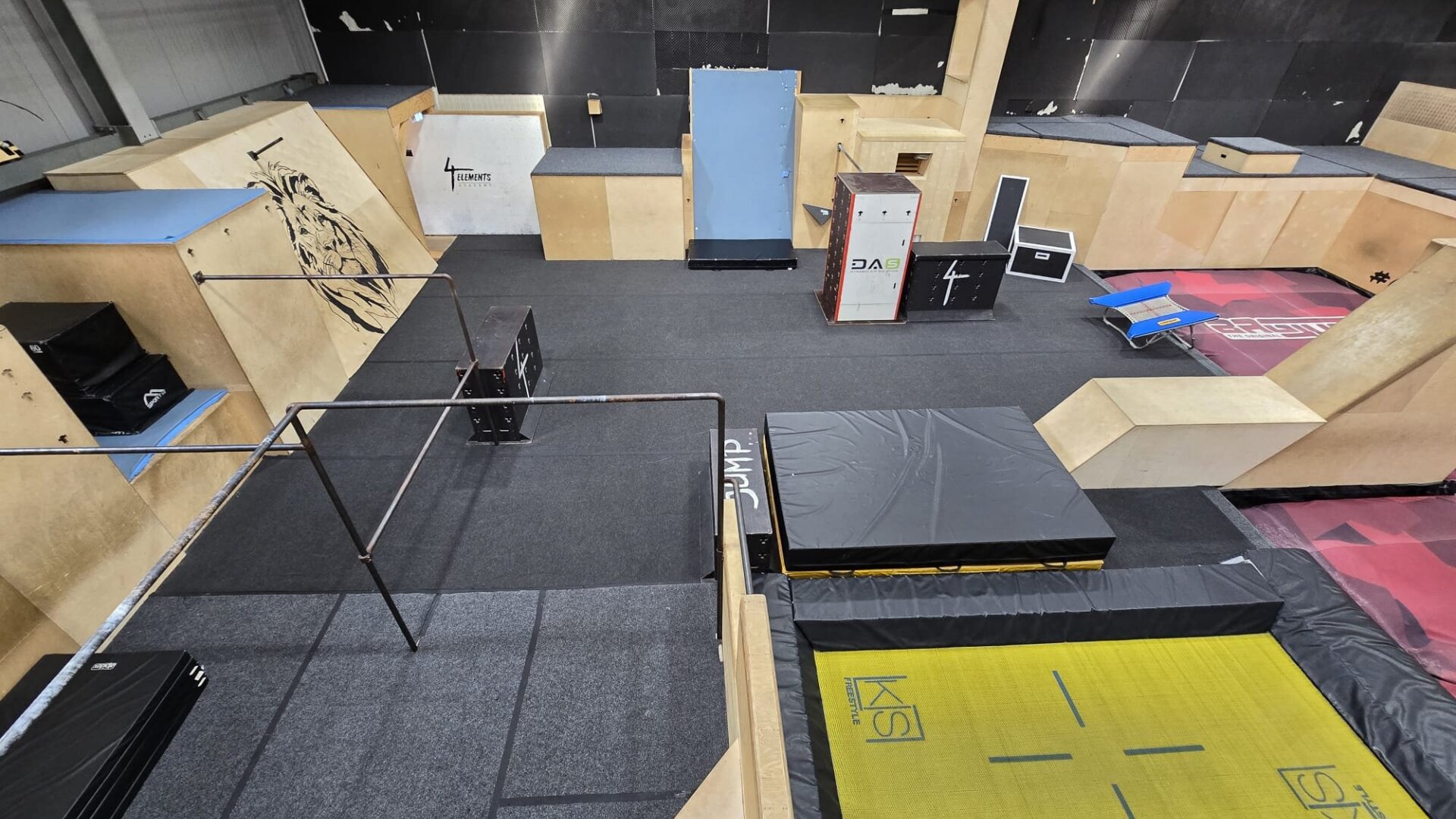 Bild 2 von 4 Elements Academy