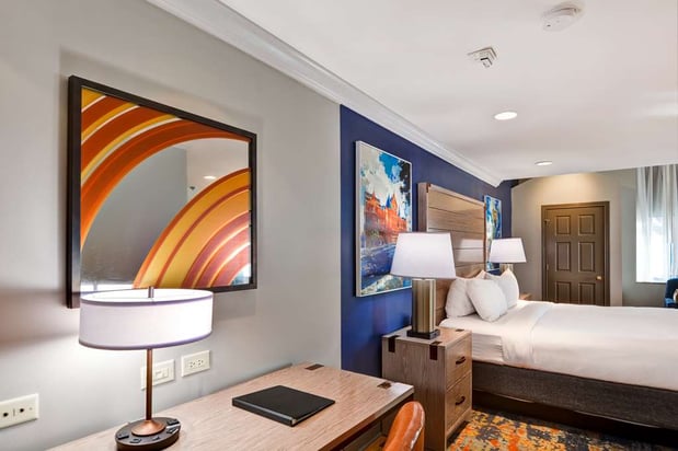 Images The Cincinnatian Hotel, Curio Collection by Hilton