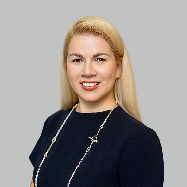 Headshot of Katrina Shkolnik, a wealth advisor at Chase
