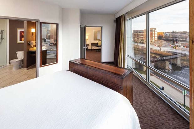 Images Hilton Garden Inn Sioux Falls Downtown