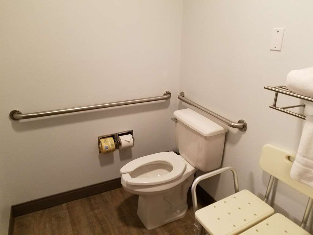 Accessible Bathroom Best Western Sandy Inn Sandy (503)668-7100