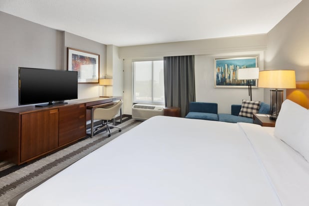 Images Crowne Plaza Dulles Airport by IHG