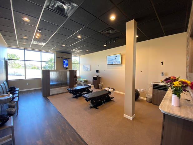 Images 100% Chiropractic - Monument