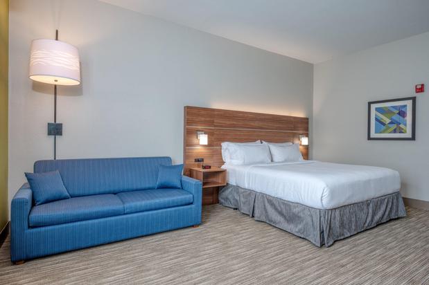 Images Holiday Inn Express & Suites Thornburg-S. Fredericksburg, an IHG Hotel