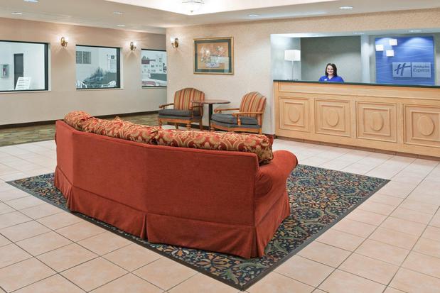 Images Holiday Inn Express & Suites Alliance, an IHG Hotel