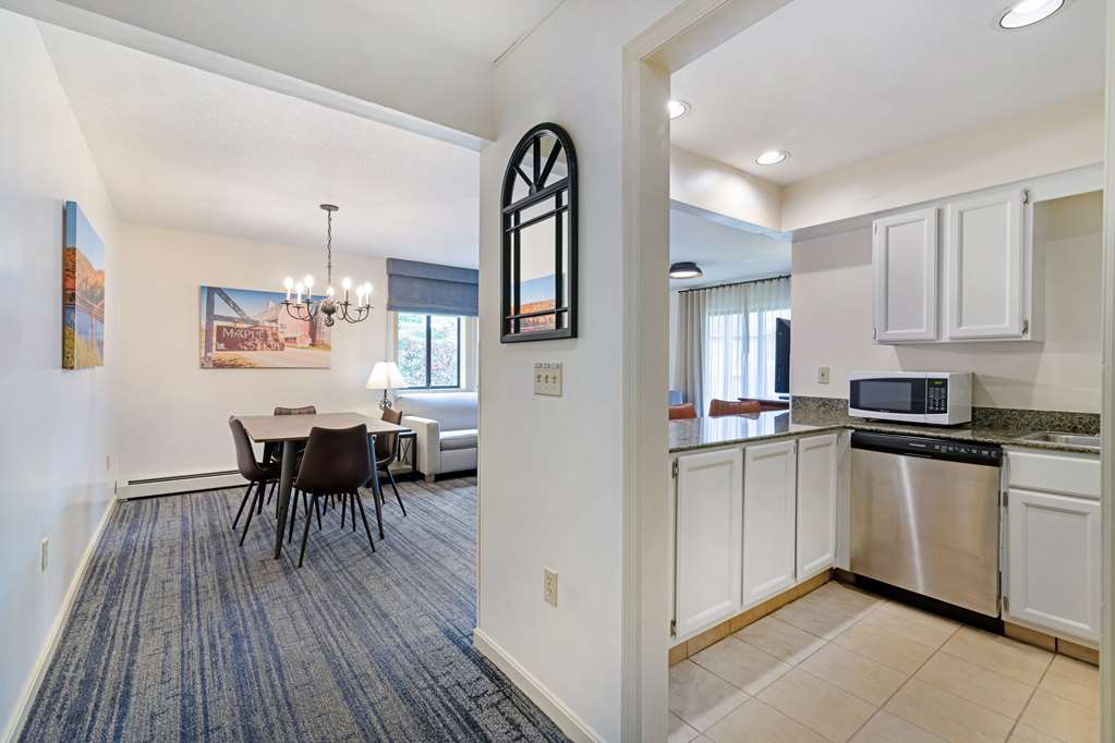 2 Queen Suite