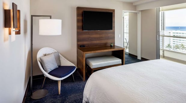 Images Hilton Garden Inn Waikiki Beach