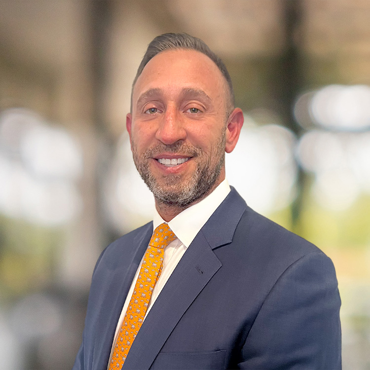 Headshot of John M. Peri, a wealth advisor at Chase