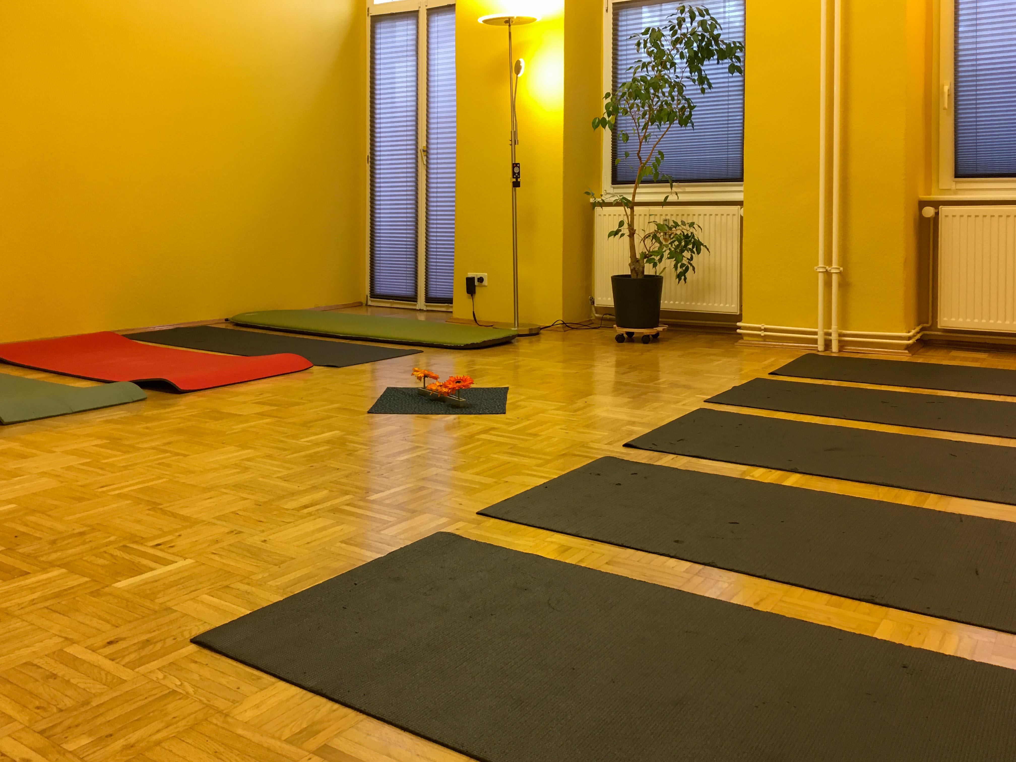 Auch Yoga ist in dem großen Raum möglich.