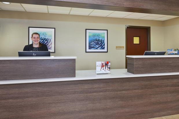 Images Candlewood Suites Grand Rapids Airport by IHG