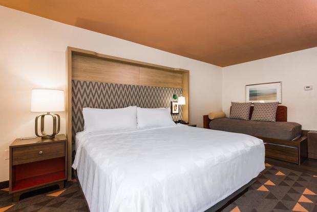 Images Holiday Inn Boone - University Area by IHG