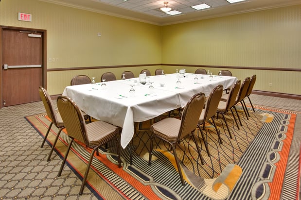 Images Holiday Inn & Suites Bakersfield by IHG