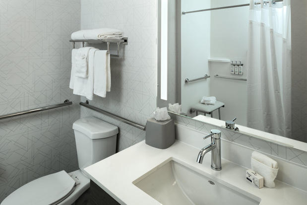 Images Holiday Inn Express Corvallis-on the River by IHG