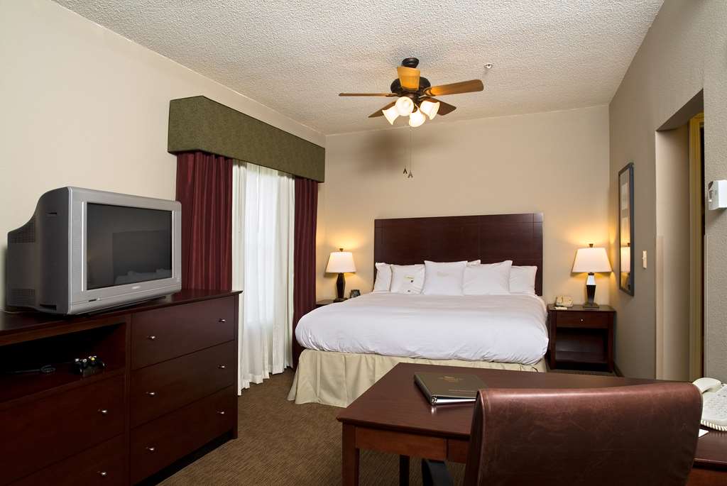 Guest room Homewood Suites by Hilton Bloomington Bloomington (812)323-0500