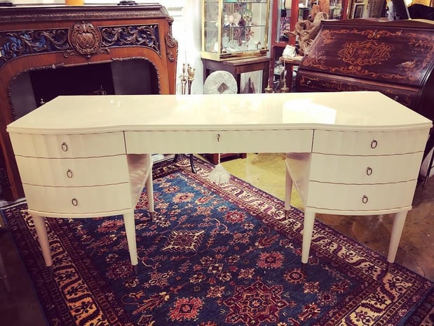 Images Mélange Fine Furniture Consignment