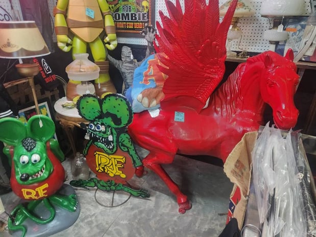 Images Ms. Rhonda's Antiques and More