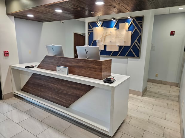 Images Holiday Inn Express & Suites Cincinnati-Blue Ash by IHG