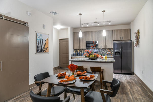 Images Centre Pointe Apartments
