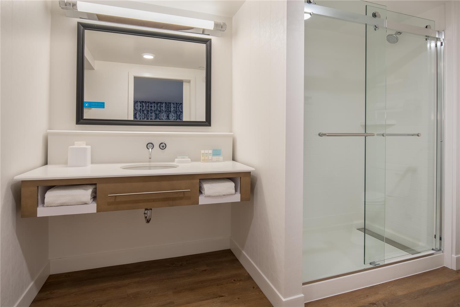Guest room bath