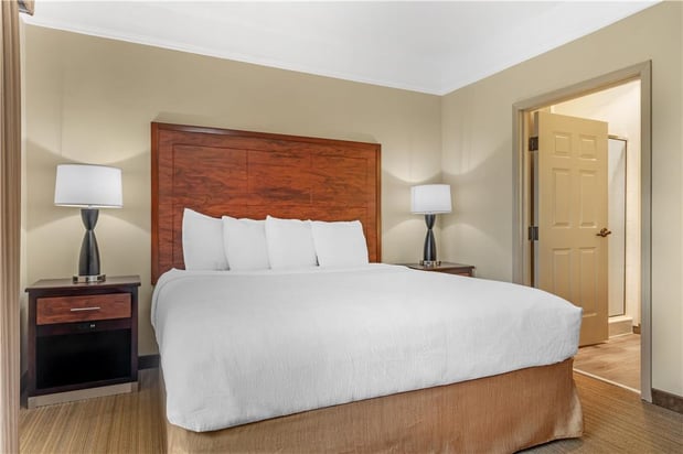Images Best Western Plus Monica Royale Inn & Suites