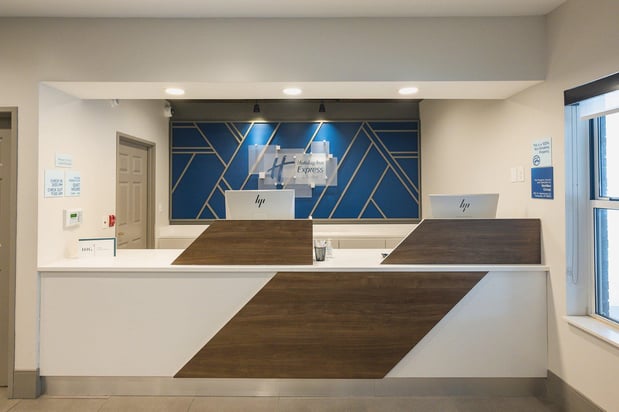 Images Holiday Inn Express & Suites Marquette by IHG