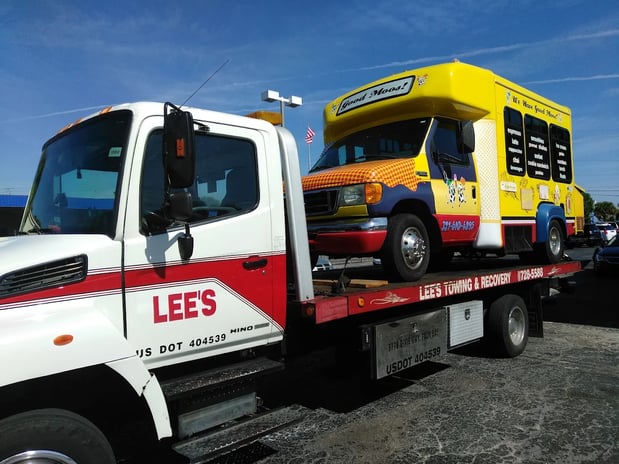 Images Lee's Towing & Recovery