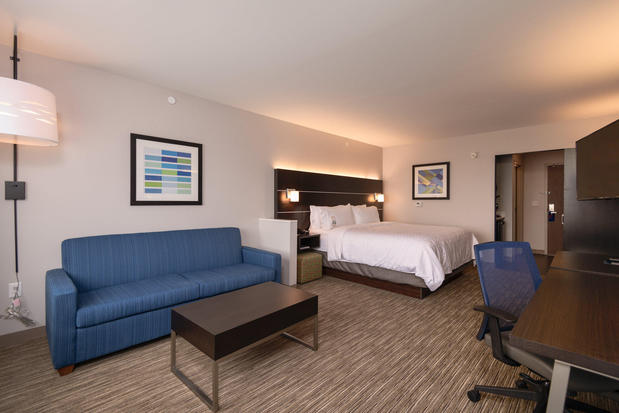 Images Holiday Inn Express & Suites Tulsa Downtown by IHG