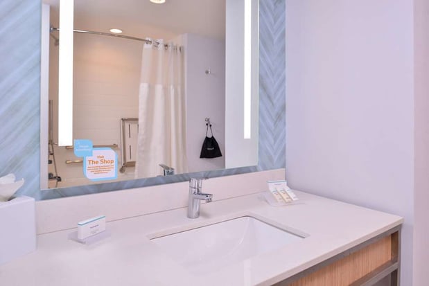Images Hilton Garden Inn Kansas City Airport