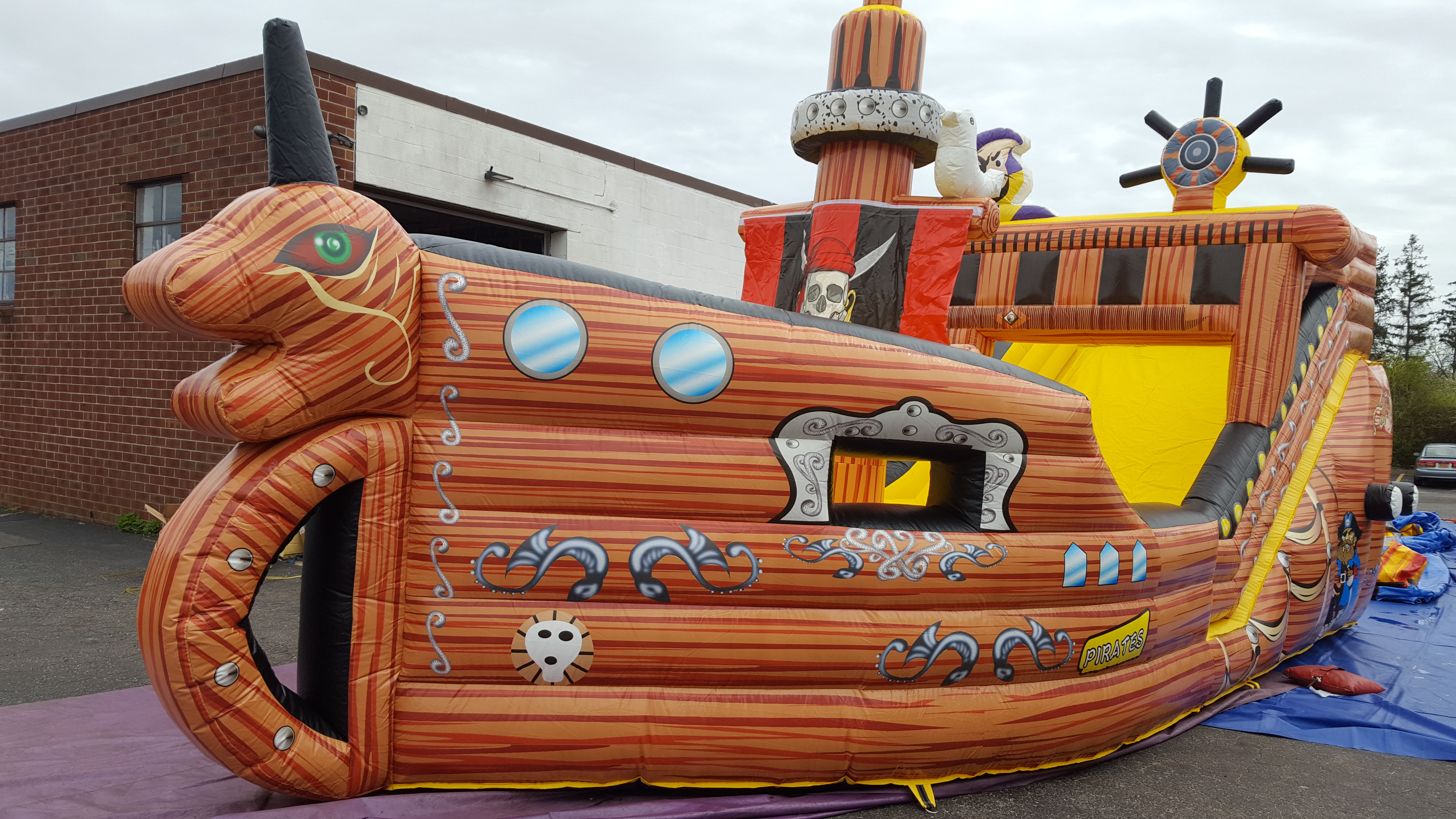 Pirate party rentals? We have the perfect Pirate inflatable ship for your party..Jump And Slide
has the largest selection of themed inflatable party rentals on Long Island
